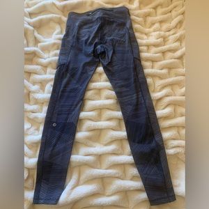 Lululemon leggings Size 6 Navy/White